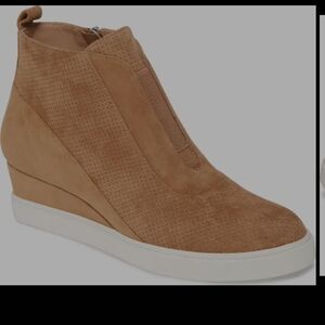 L. Paolo Tan Wedge Sneakers 7.5